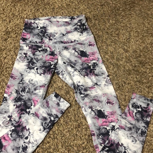 LULULEMON LEGGINGS size 6 floral design - Picture 1 of 3